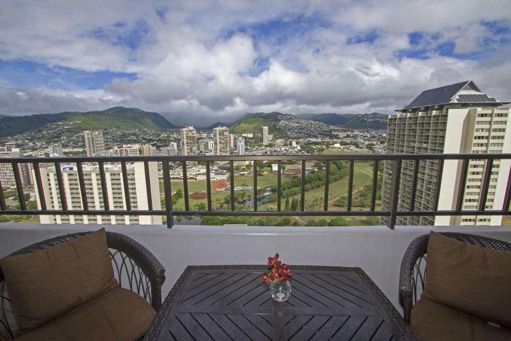 ホノルル Aloha Vacationsアパートホテル エクステリア 写真
